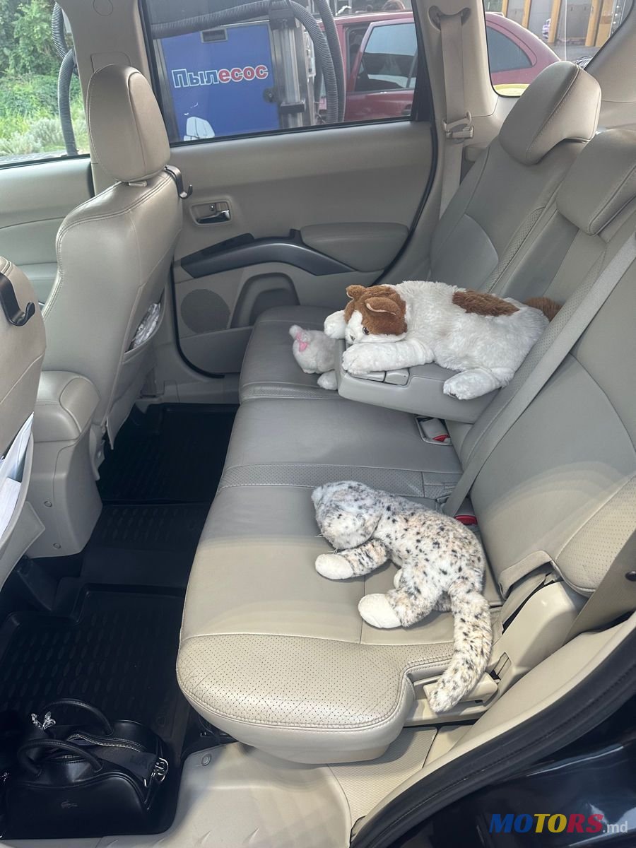 2008' Mitsubishi Outlander photo #6