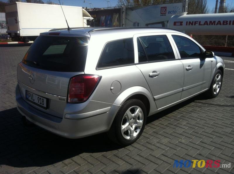 2008' Opel Astra photo #2