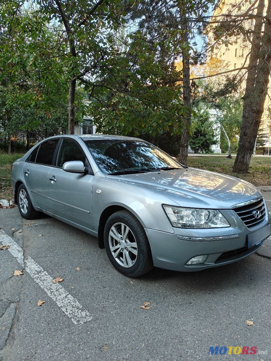 2009' Hyundai Sonata photo #2