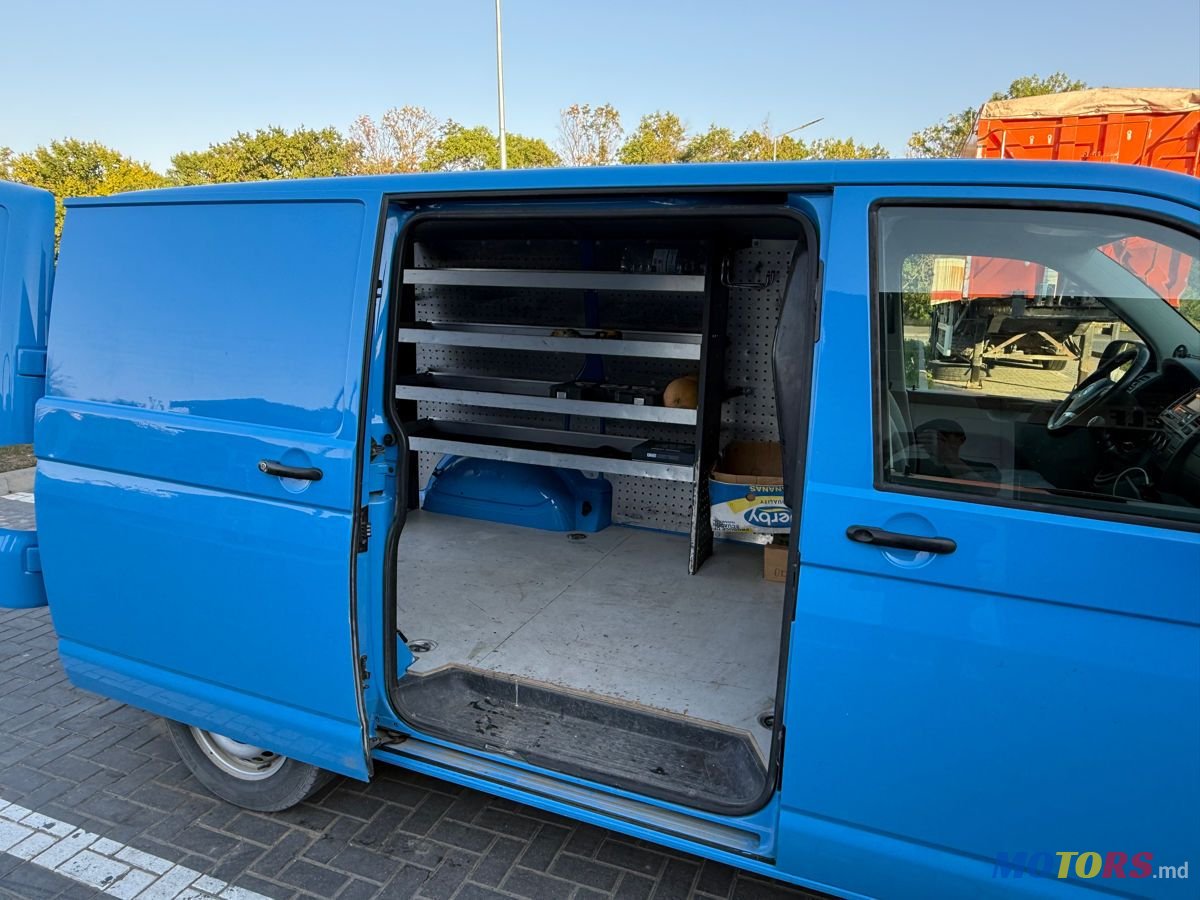 2015' Volkswagen Transporter photo #4