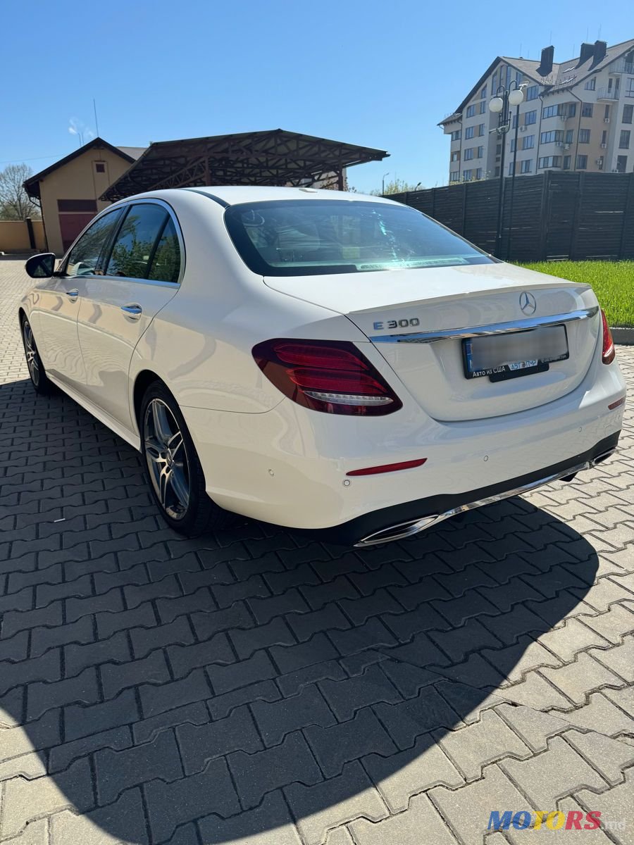 2017' Mercedes-Benz E-Class photo #3