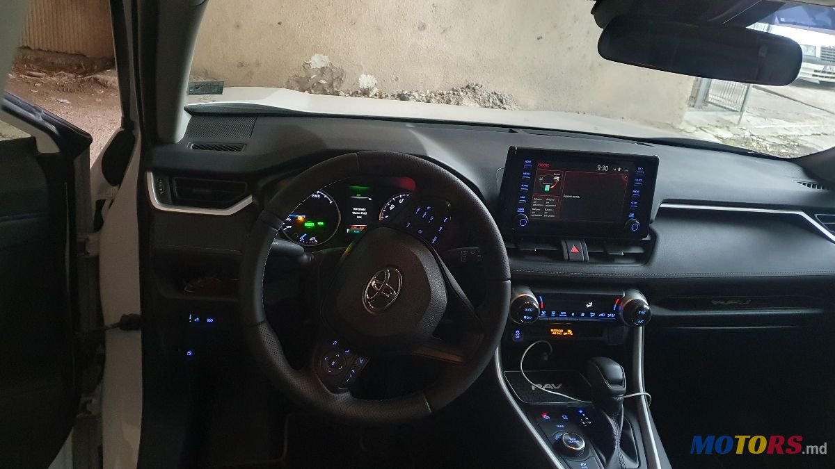 2019' Toyota RAV4 photo #5