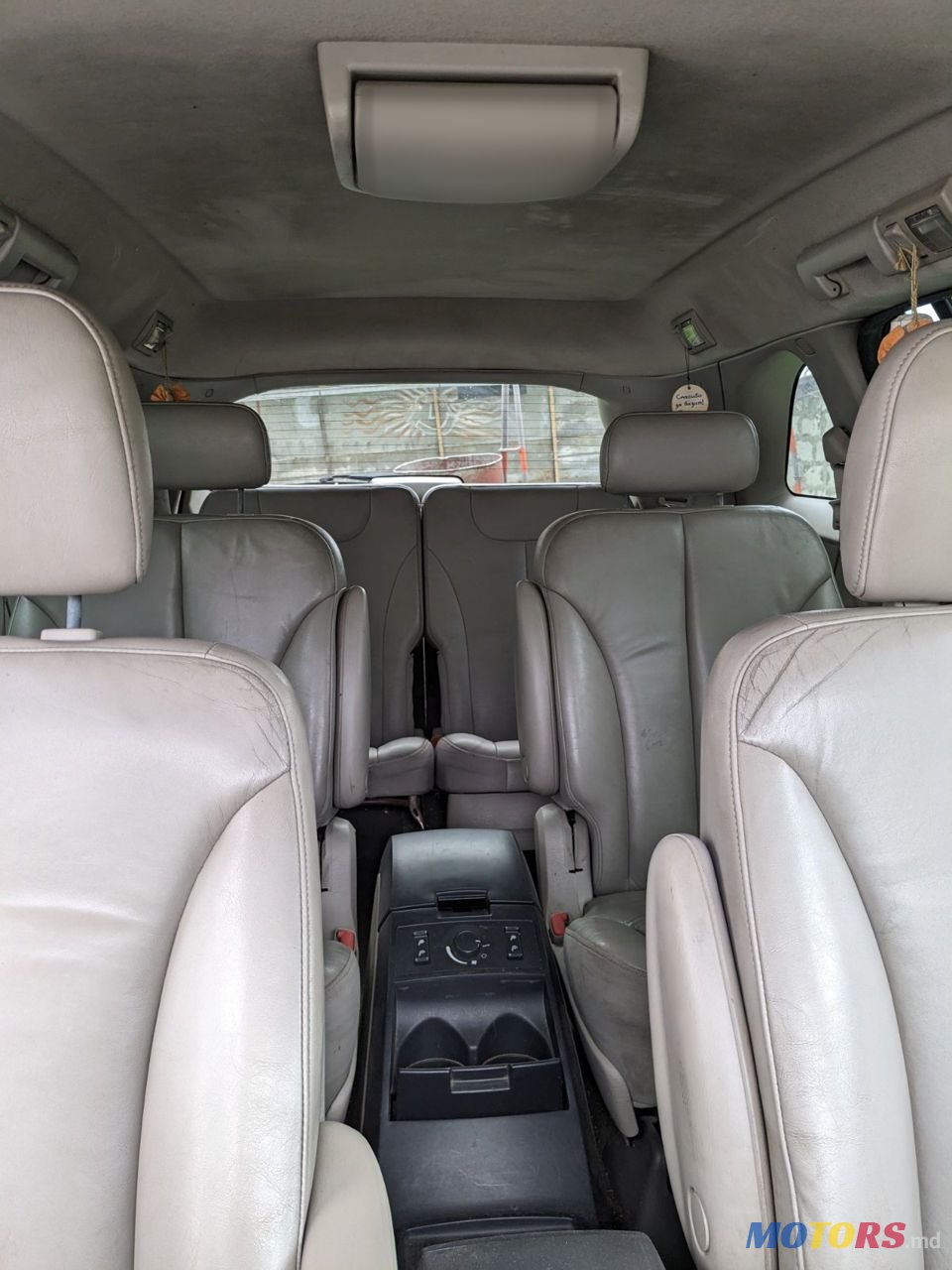 2004' Chrysler Pacifica photo #2