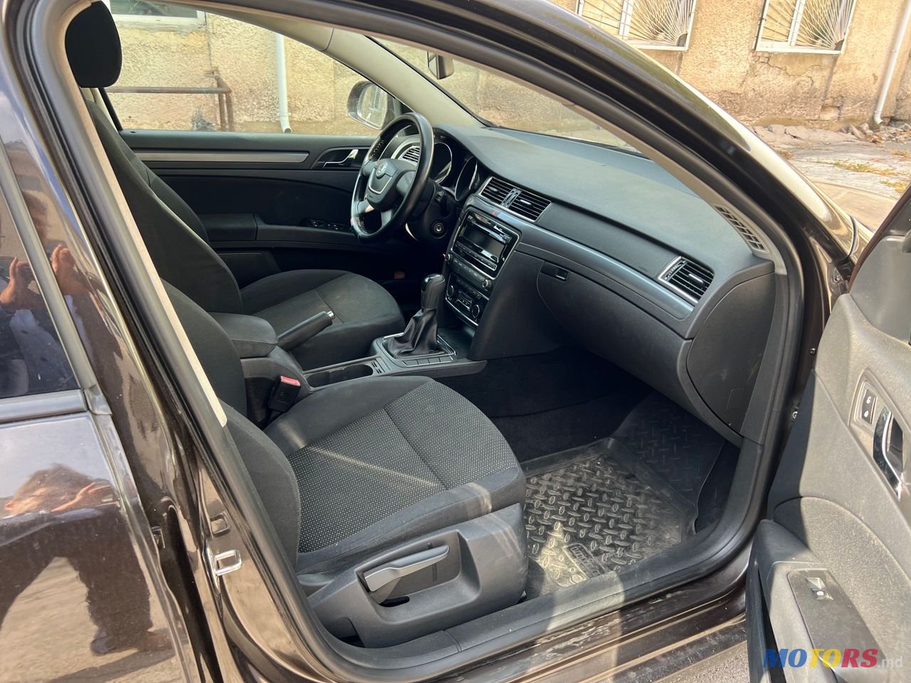 2012' Skoda Superb photo #5