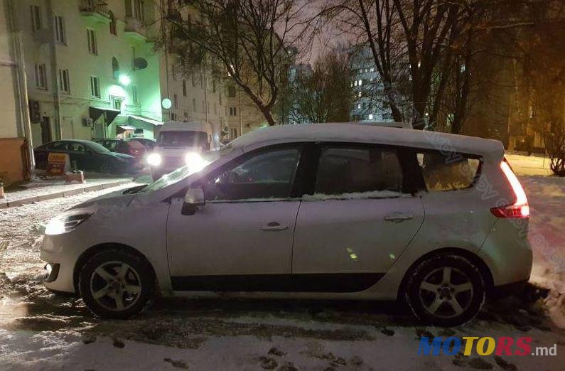 2010' Renault Grand Scenic photo #1