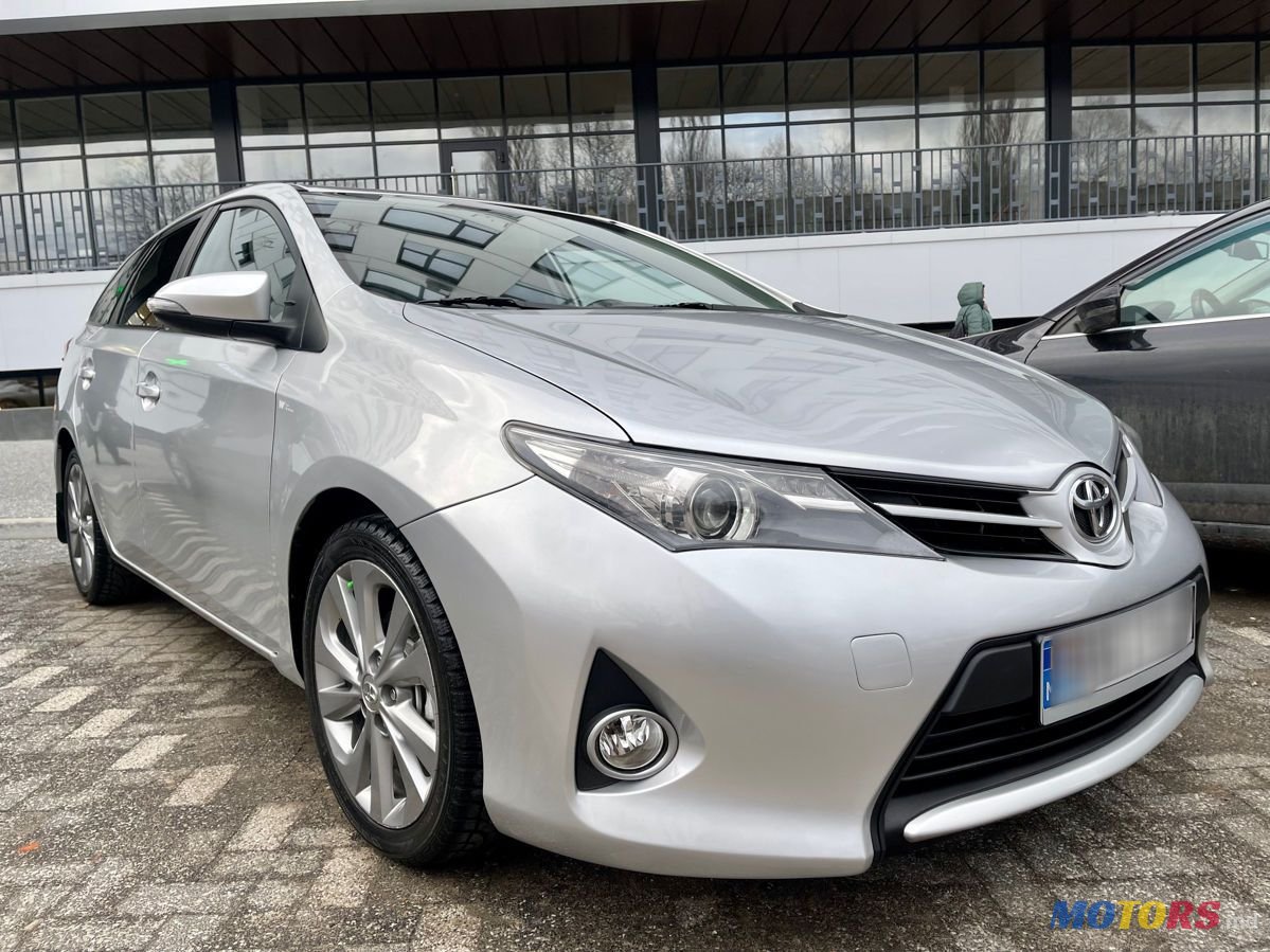 2015' Toyota Auris photo #1