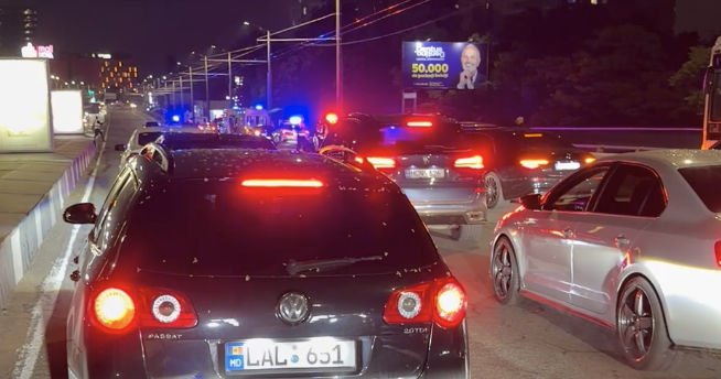 Игра в шашки" на дороге привела к массовому ДТП на столичном виадуке