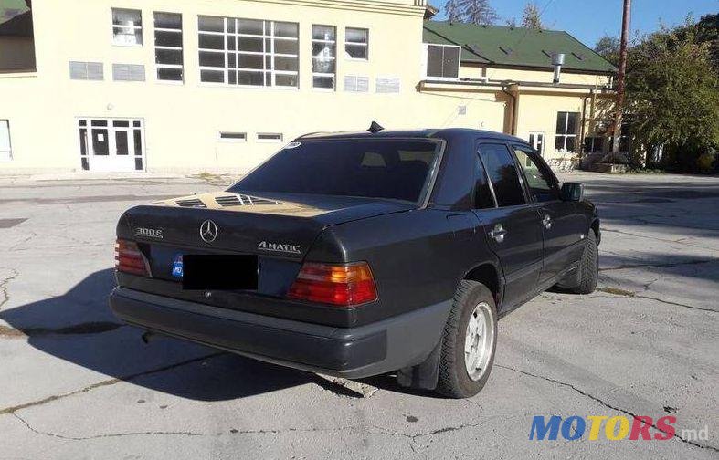 1989' Mercedes-Benz E photo #2