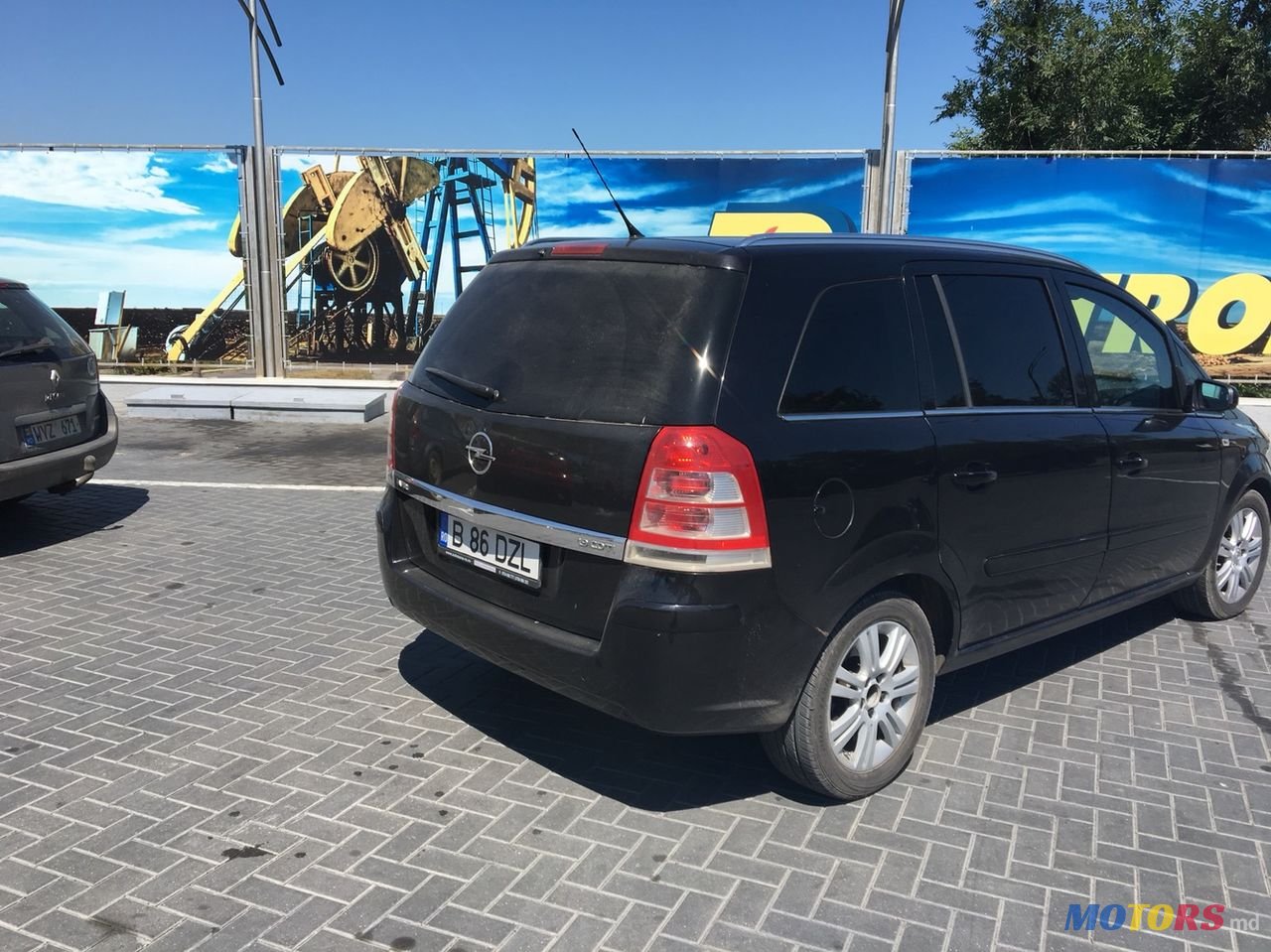 2008' Opel Zafira photo #3