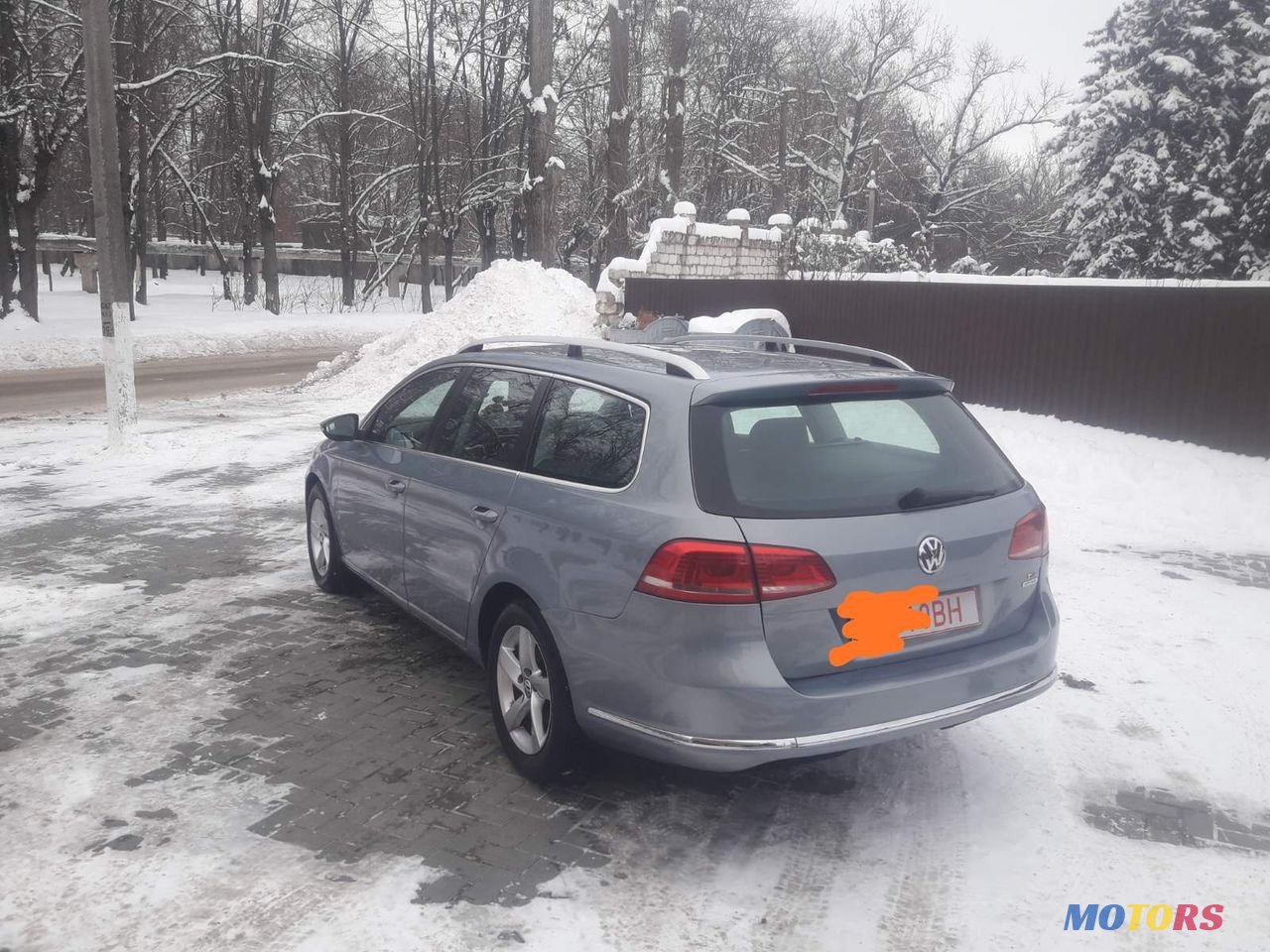 2011' Volkswagen Passat photo #5