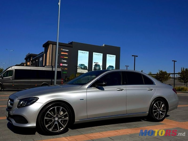 2016' Mercedes-Benz E-Class photo #2