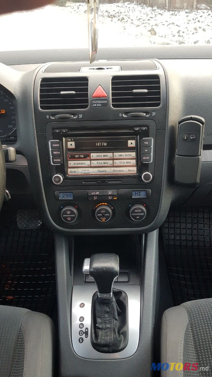 2008' Volkswagen Golf photo #6