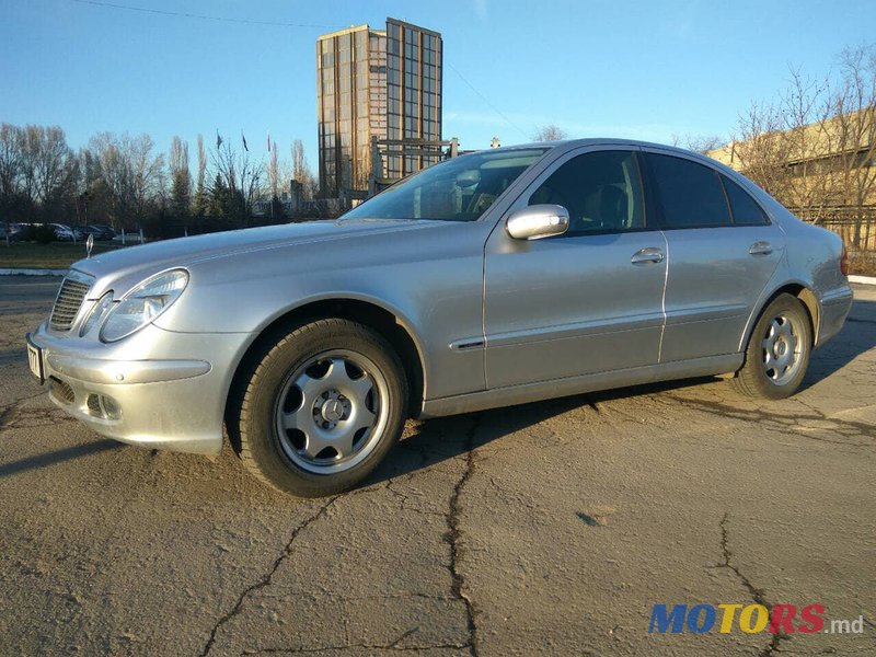 2005' Mercedes-Benz E200 photo #2