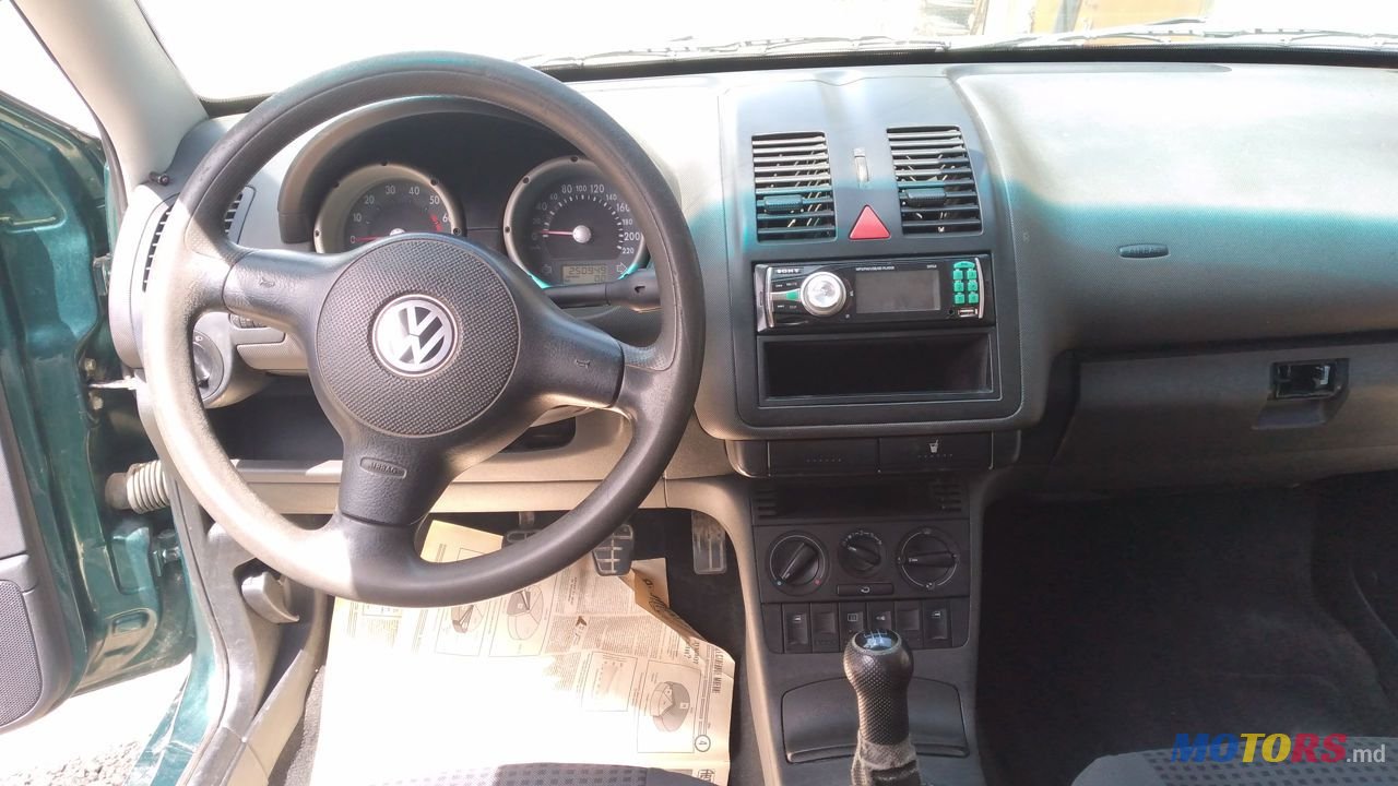 2001' Volkswagen Polo photo #4