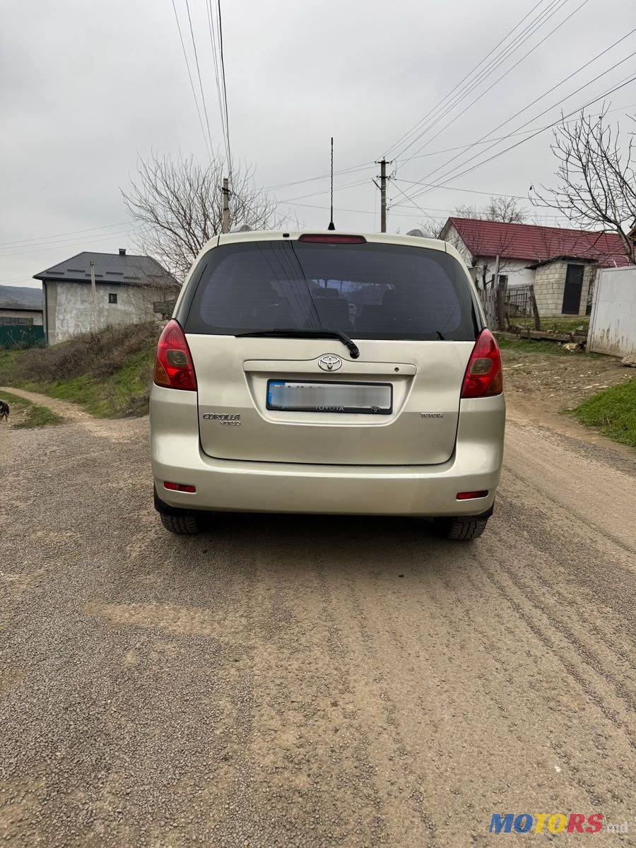 2002' Toyota Corolla Verso photo #4