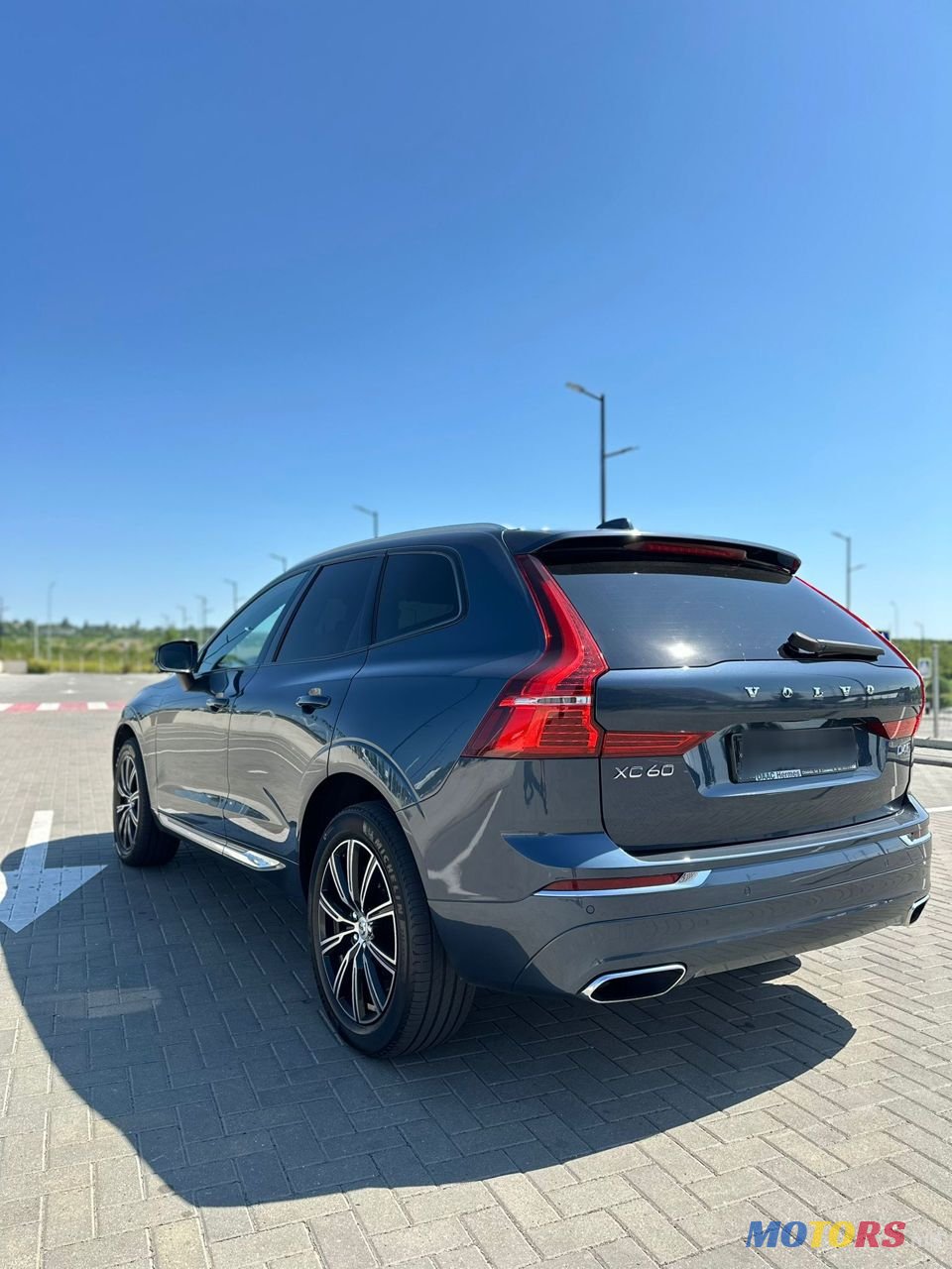 2017' Volvo XC60 photo #2