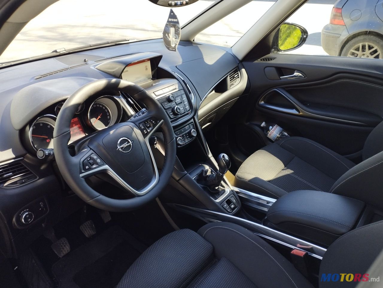 2015' Opel Zafira photo #4