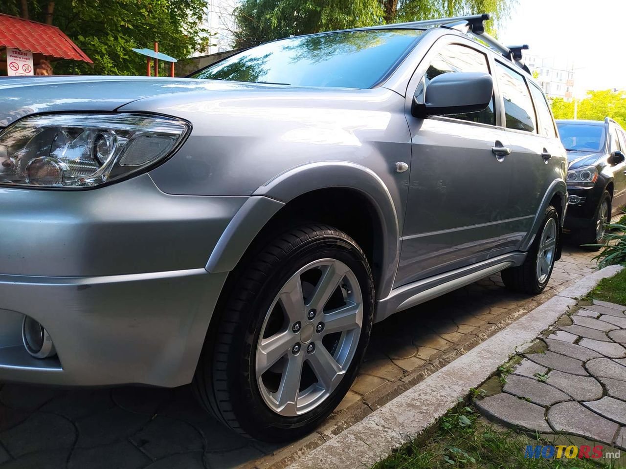 2008' Mitsubishi Outlander photo #4