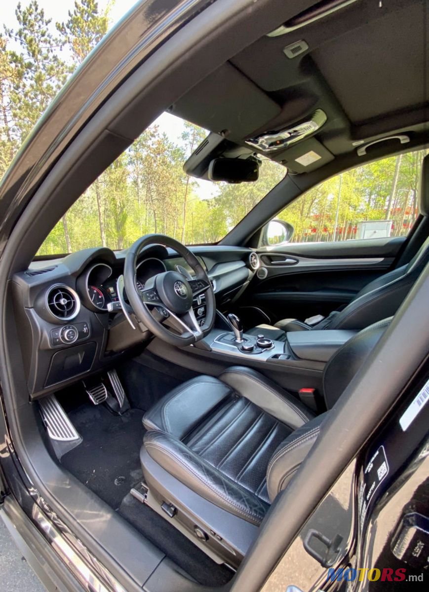 2017' Alfa Romeo Stelvio photo #6