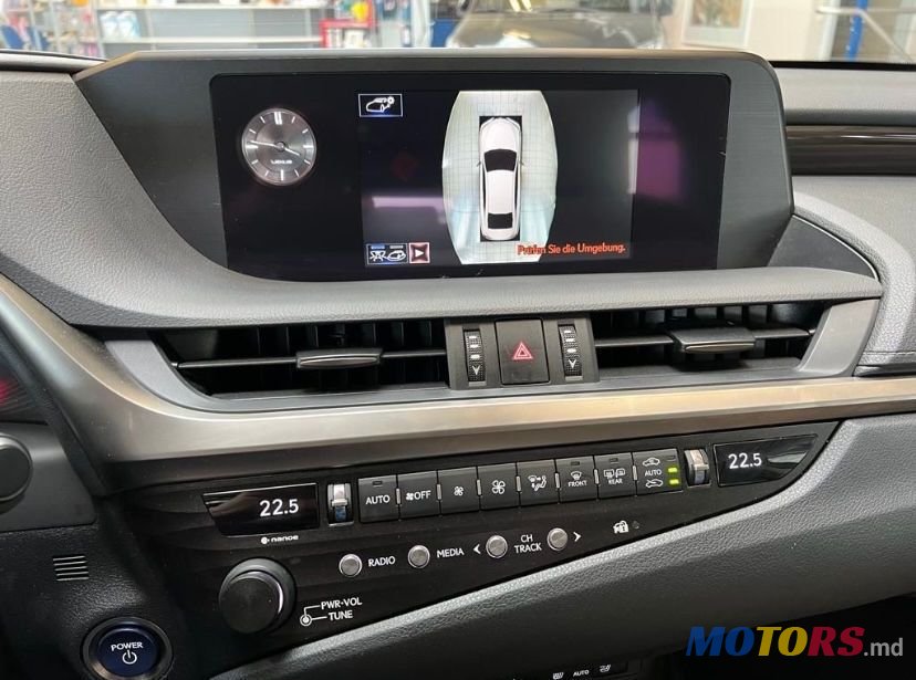 2019' Lexus Es Series photo #4