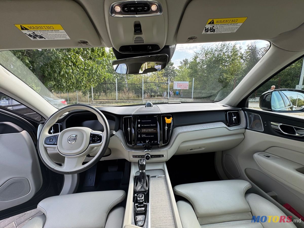 2019' Volvo XC60 photo #2