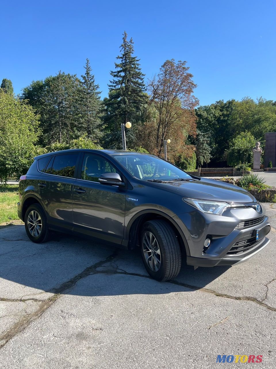 2017' Toyota RAV4 photo #2