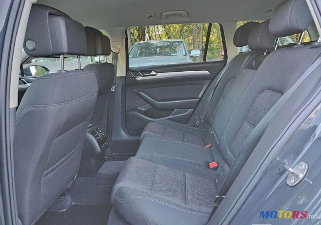 2016' Volkswagen Passat photo #4