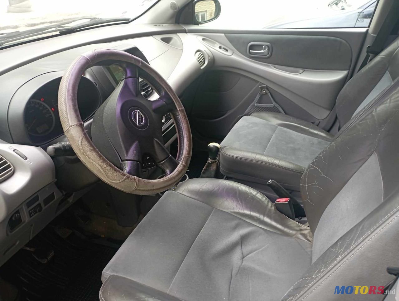 2005' Nissan Almera Tino photo #5