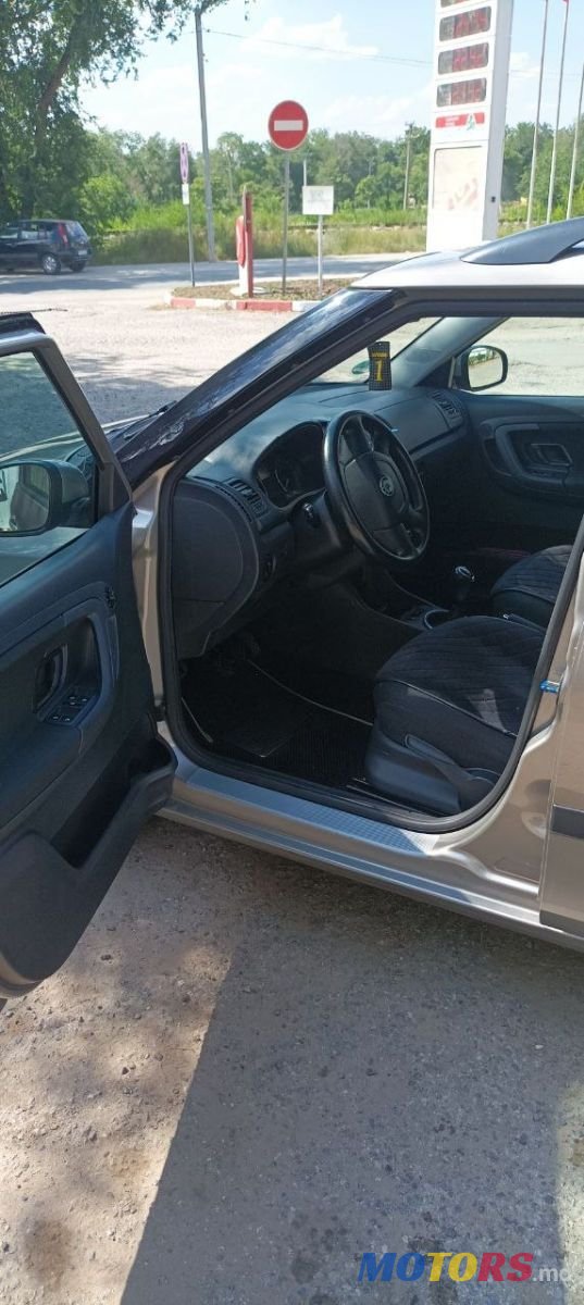 2012' Skoda Fabia photo #4