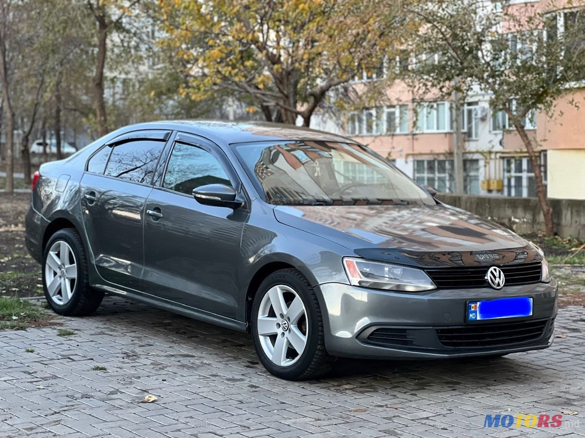 2012' Volkswagen Jetta photo #3