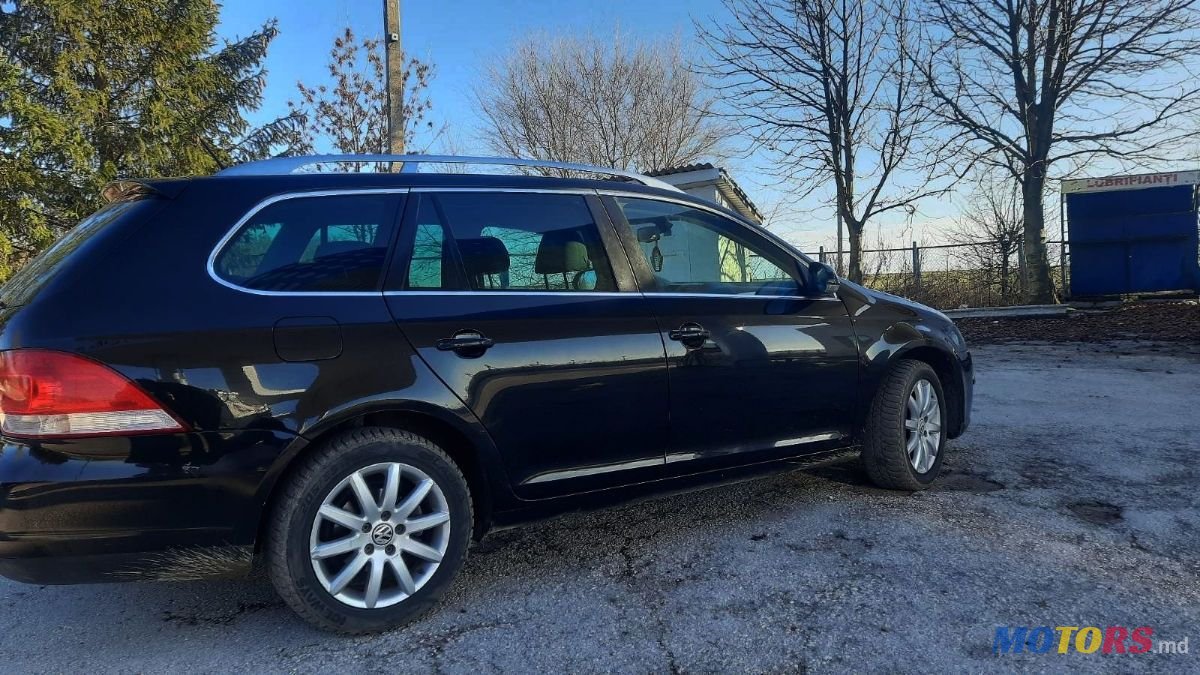 2008' Volkswagen Golf photo #3