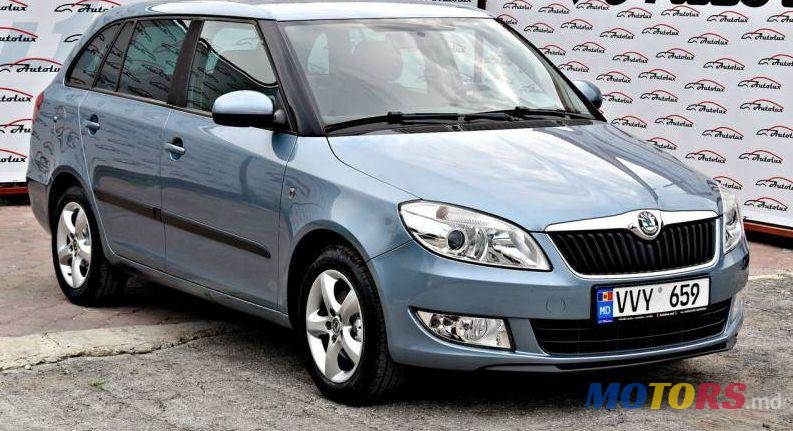 2011' Skoda Fabia photo #2