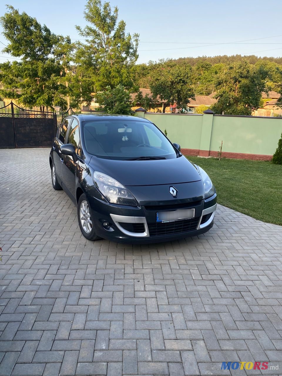 2011' Renault Scenic photo #1