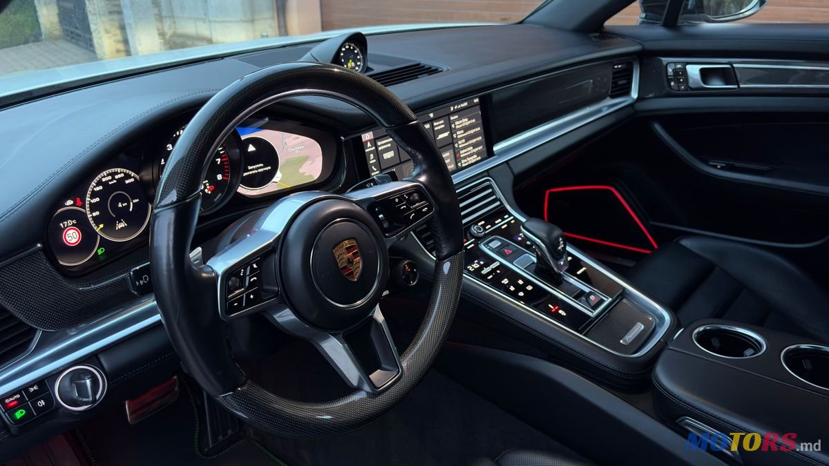 2017' Porsche Panamera photo #6