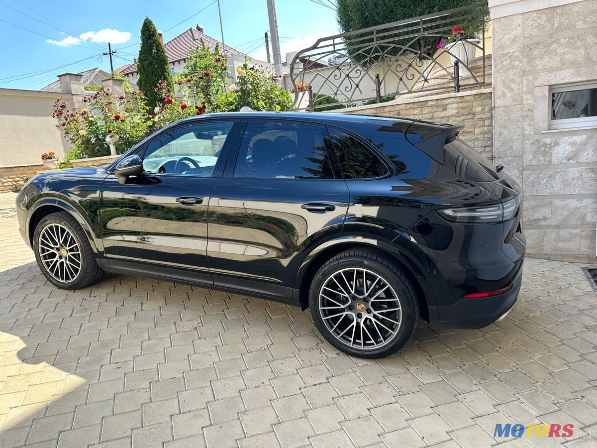 2019' Porsche Cayenne photo #1