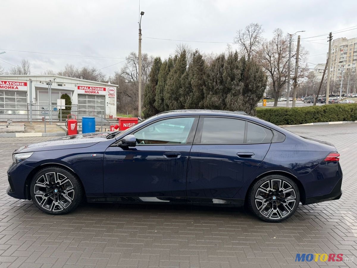 2023' BMW 5 Series photo #3