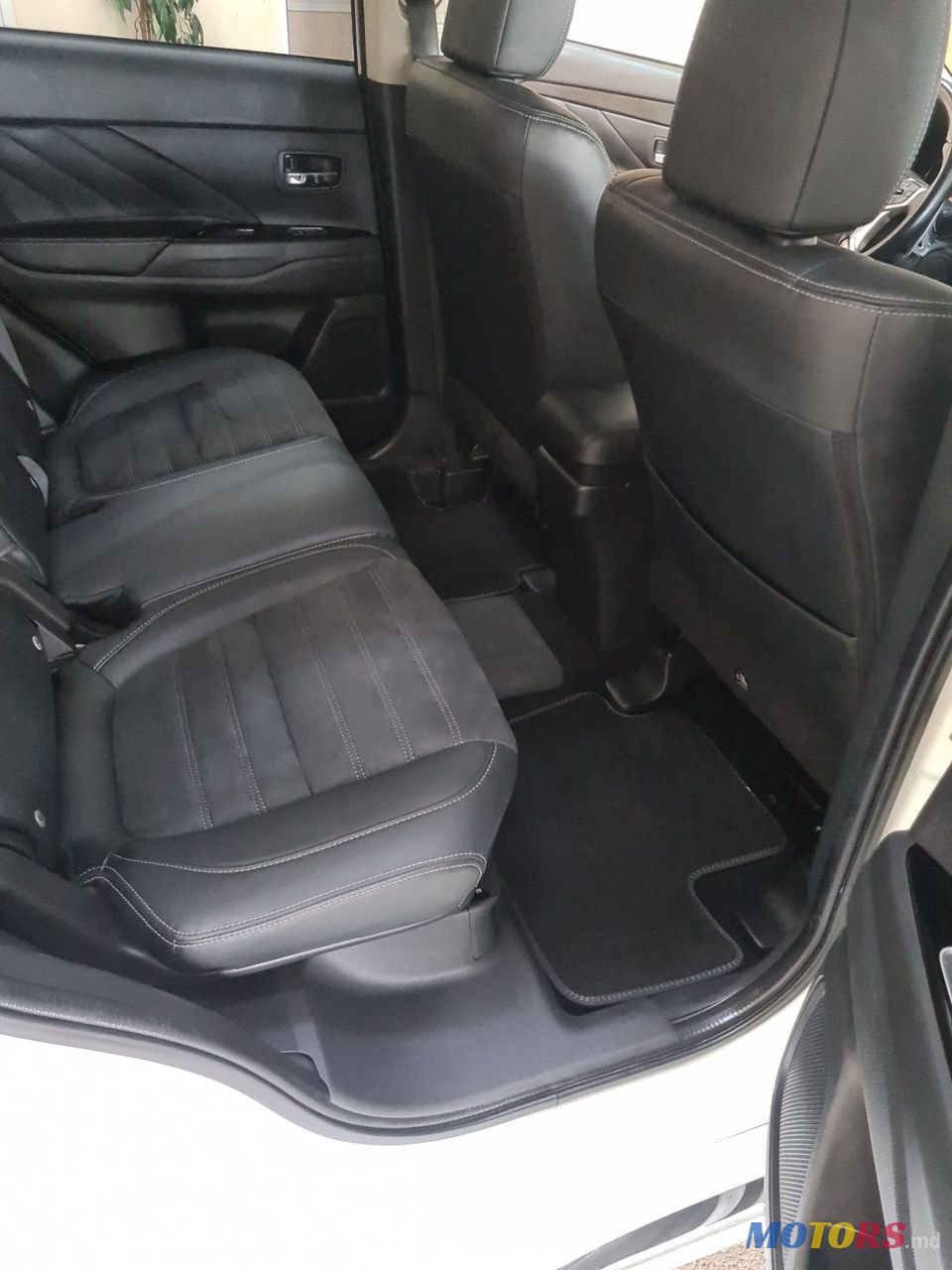 2016' Mitsubishi Outlander photo #3