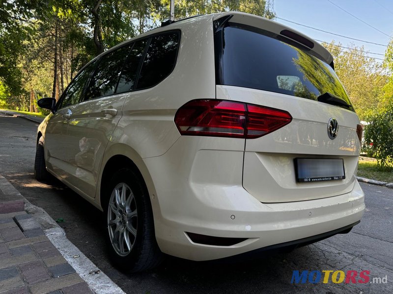 2020' Volkswagen Touran photo #2