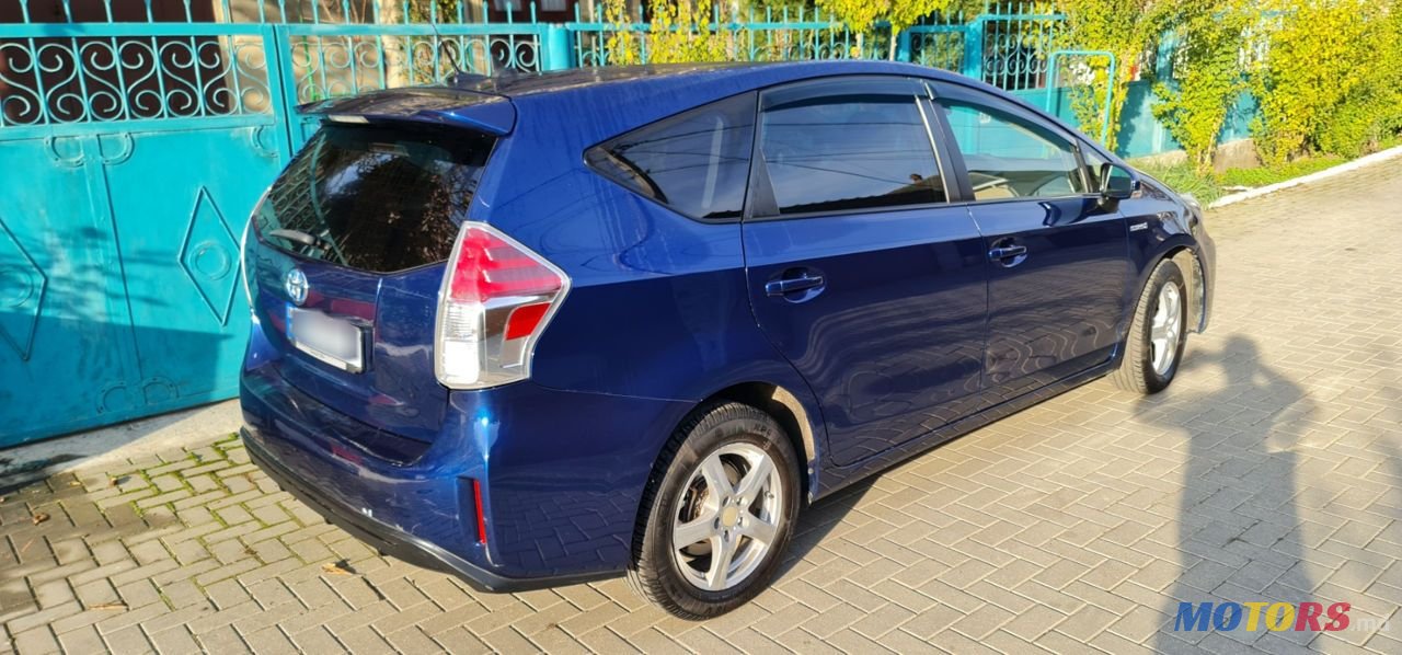 2015' Toyota Prius + photo #4