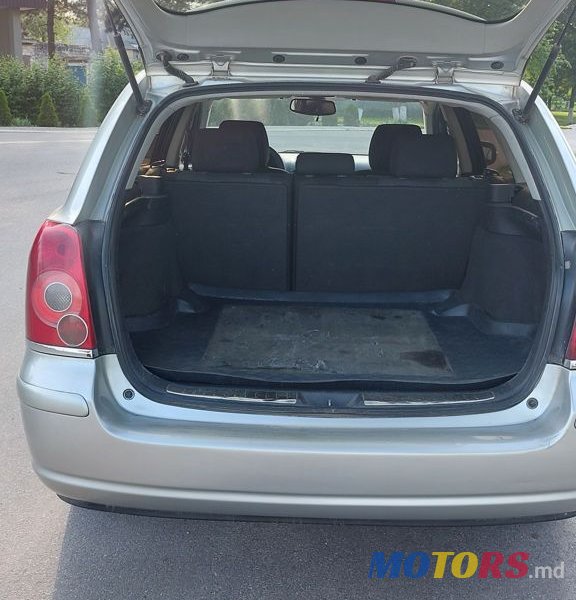2008' Toyota Avensis photo #2