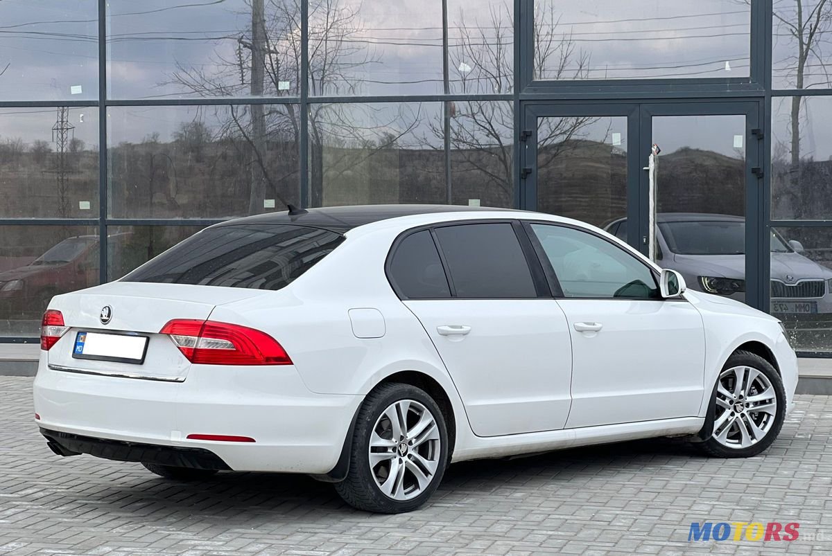 2013' Skoda Superb photo #6