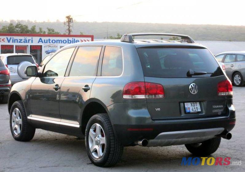 2005' Volkswagen Touareg photo #1