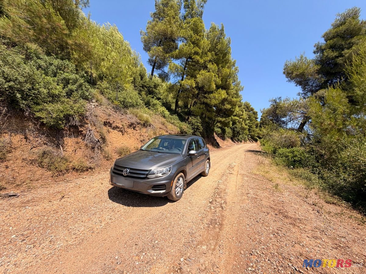 2013' Volkswagen Tiguan photo #2