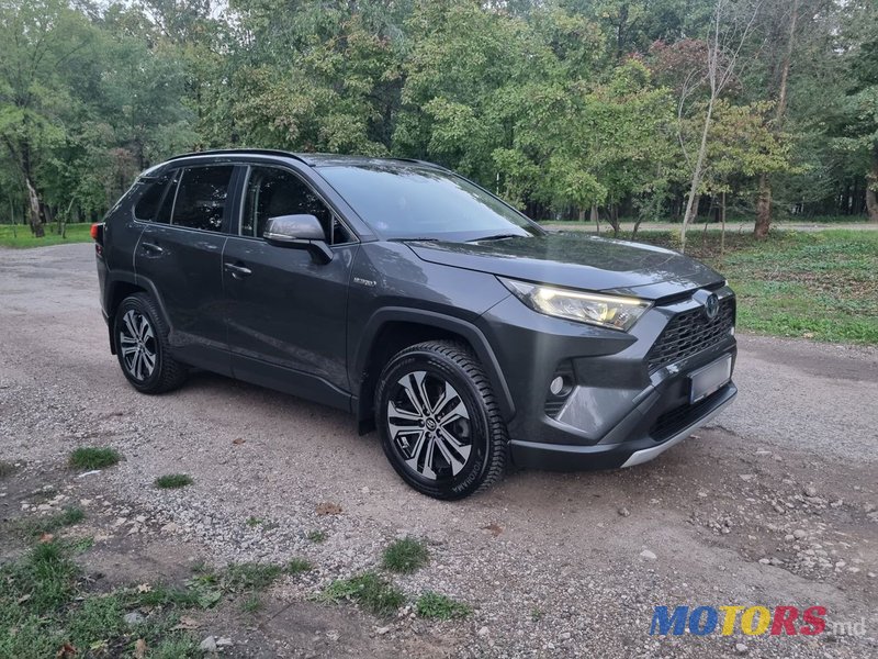 2020' Toyota RAV4 photo #3