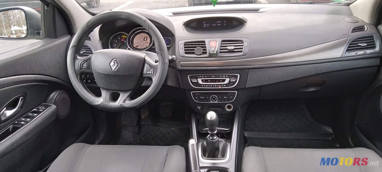 2011' Renault Megane photo #6
