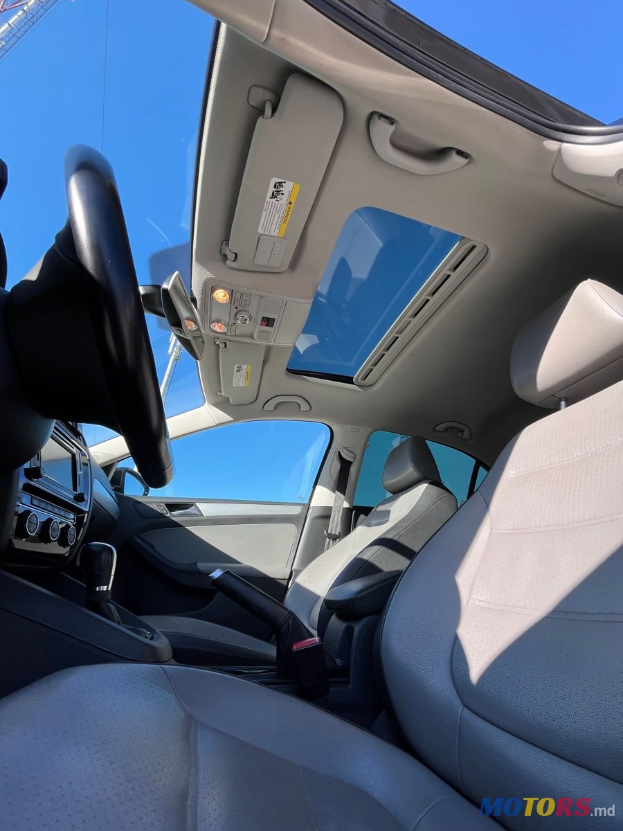 2016' Volkswagen Jetta photo #6