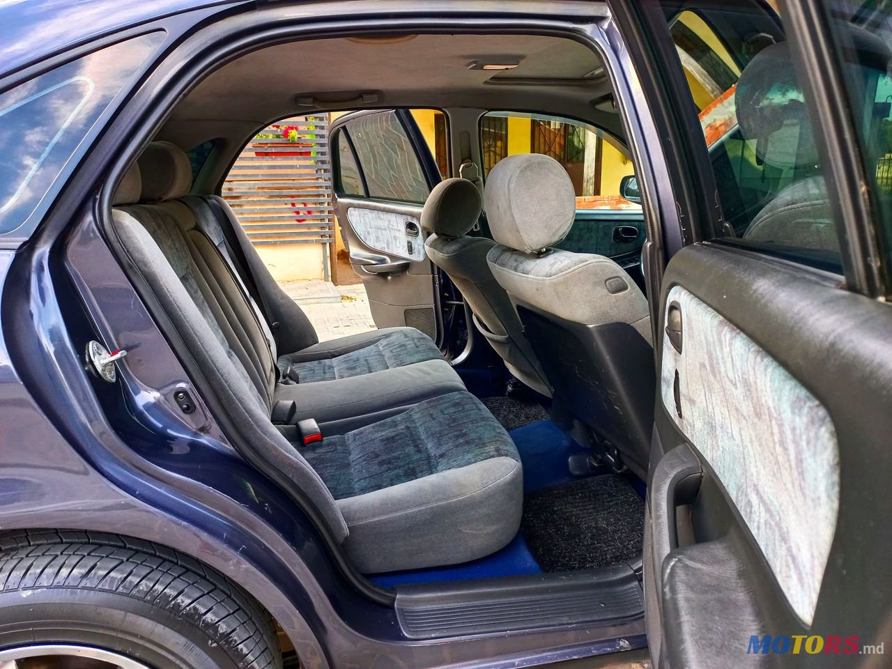 2001' Mazda 626 photo #2