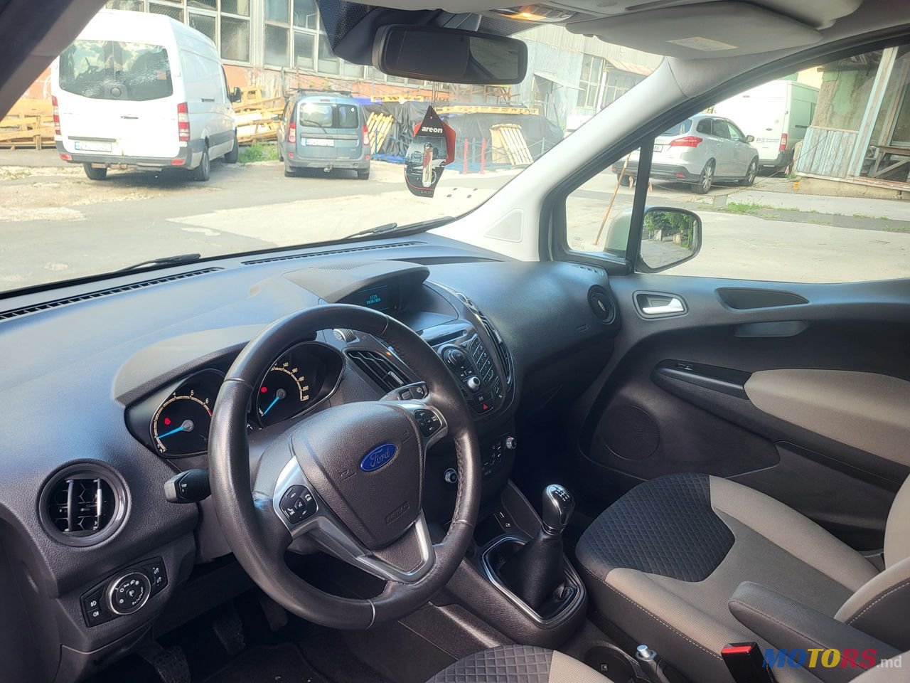 2016' Ford Tourneo Courier photo #2