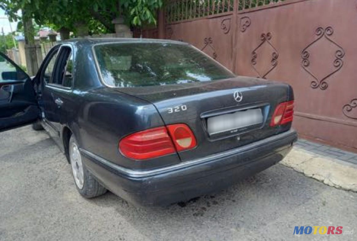 1996' Mercedes-Benz E-Class photo #2