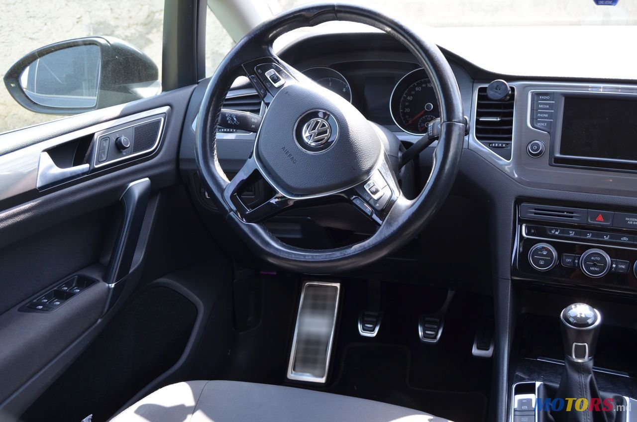 2016' Volkswagen Golf photo #3